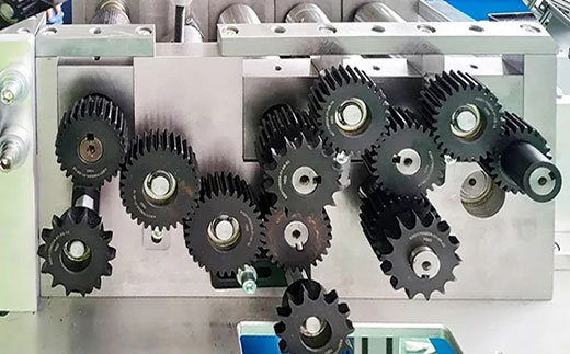 游戏老虎机全自动口罩生产流水线局部实拍图片